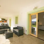 Hotel Essenza Di Mirto 3*