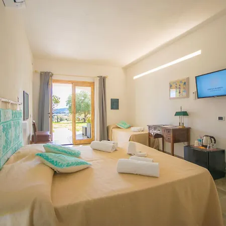 Hotel Essenza Di Mirto 3*