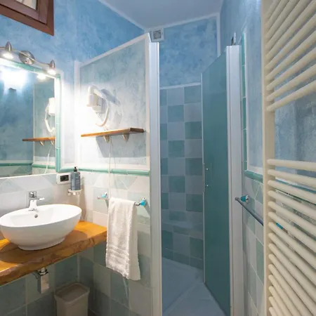 Hotel Essenza Di Mirto 3*