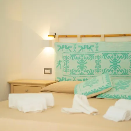 Hotel Essenza Di Mirto 3*