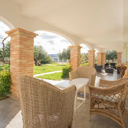 Hotel Essenza Di Mirto 3*