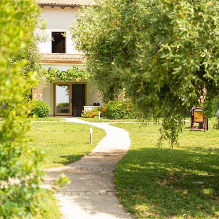 Hotel Essenza Di Mirto 3*